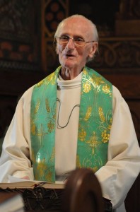 Richter Aladár atya a vasmiséjén prédikál - 2013. június 15.